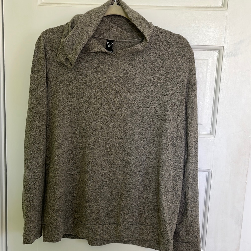 Windsor Gray Pullover - Size Medium